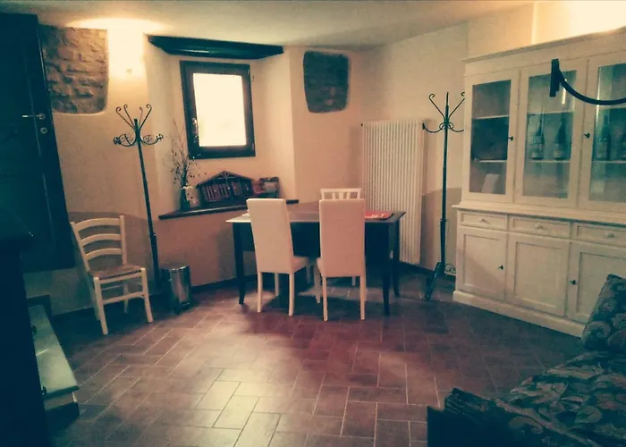 Alloggio per agriturismo Marzolara. *